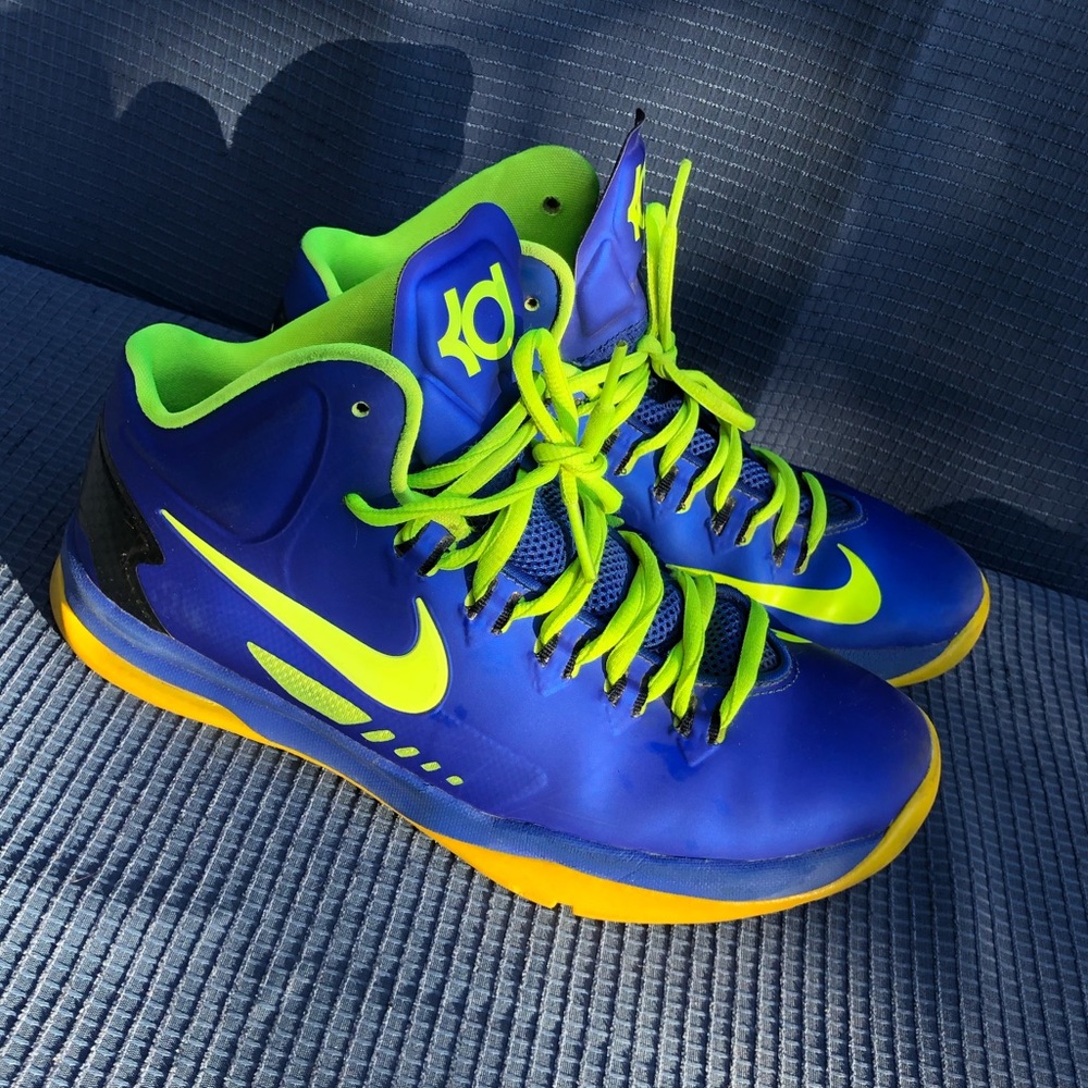 Kevin Durants Nike blue and yellow